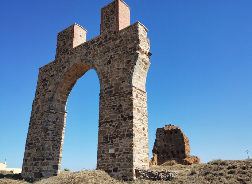 Castillo de Castrocalbón (restos), Spain